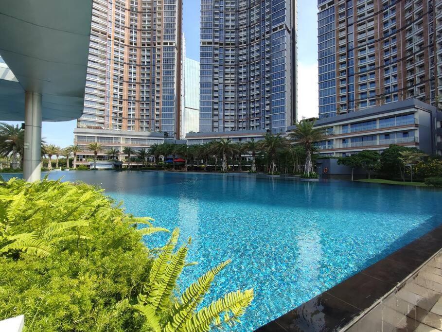 Pik Family 2 Bedroom, 5 Beds & Balcony Best View Джакарта Экстерьер фото