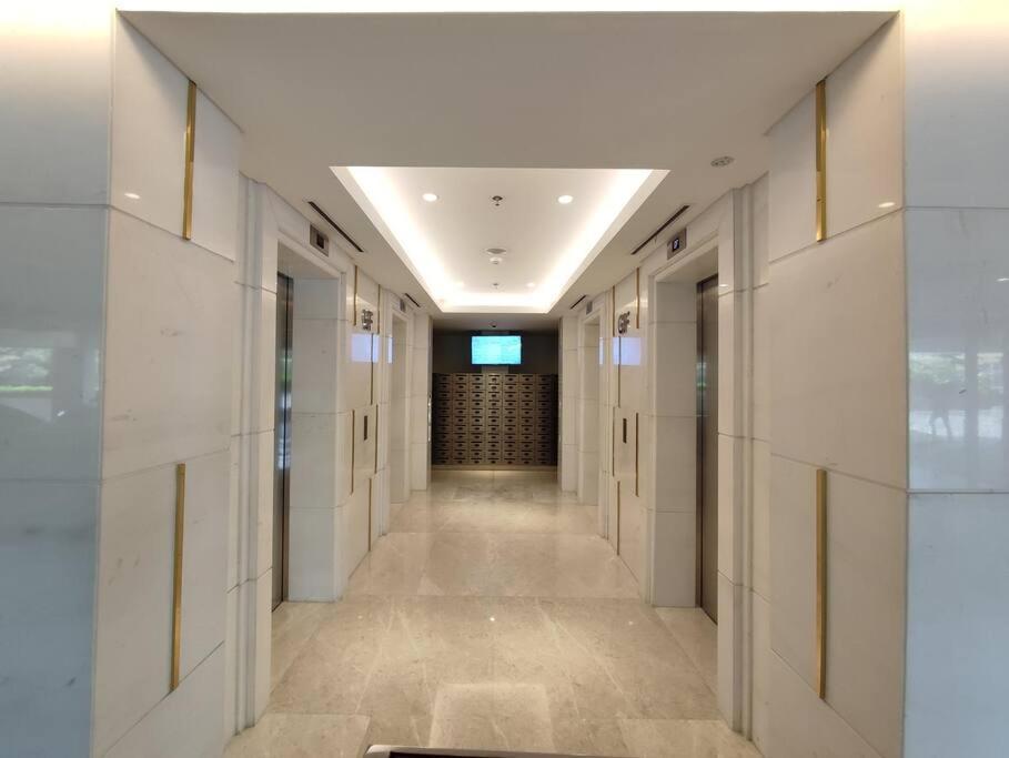 Pik Family 2 Bedroom, 5 Beds & Balcony Best View Джакарта Экстерьер фото